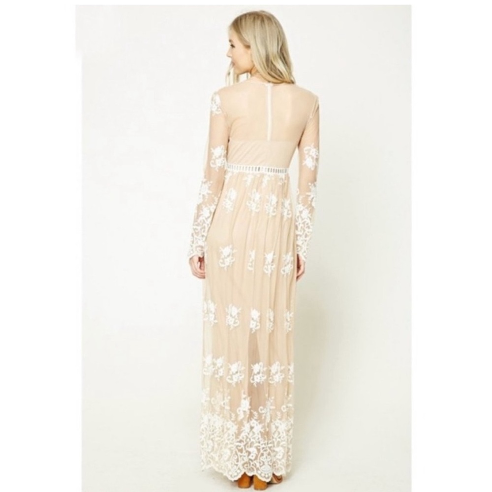 Brand new with a tag Elegant Lace maxi Dress with Floral Embroidery